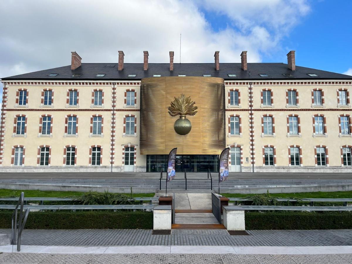Apartmán Le Rene Pouteau Melun Exteriér fotografie